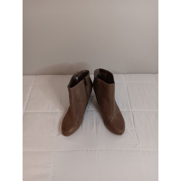 Vince Camuto Hillari Leather Wedge Heel Ankle Bootie Tan Color Size 10 - Picture 1 of 7